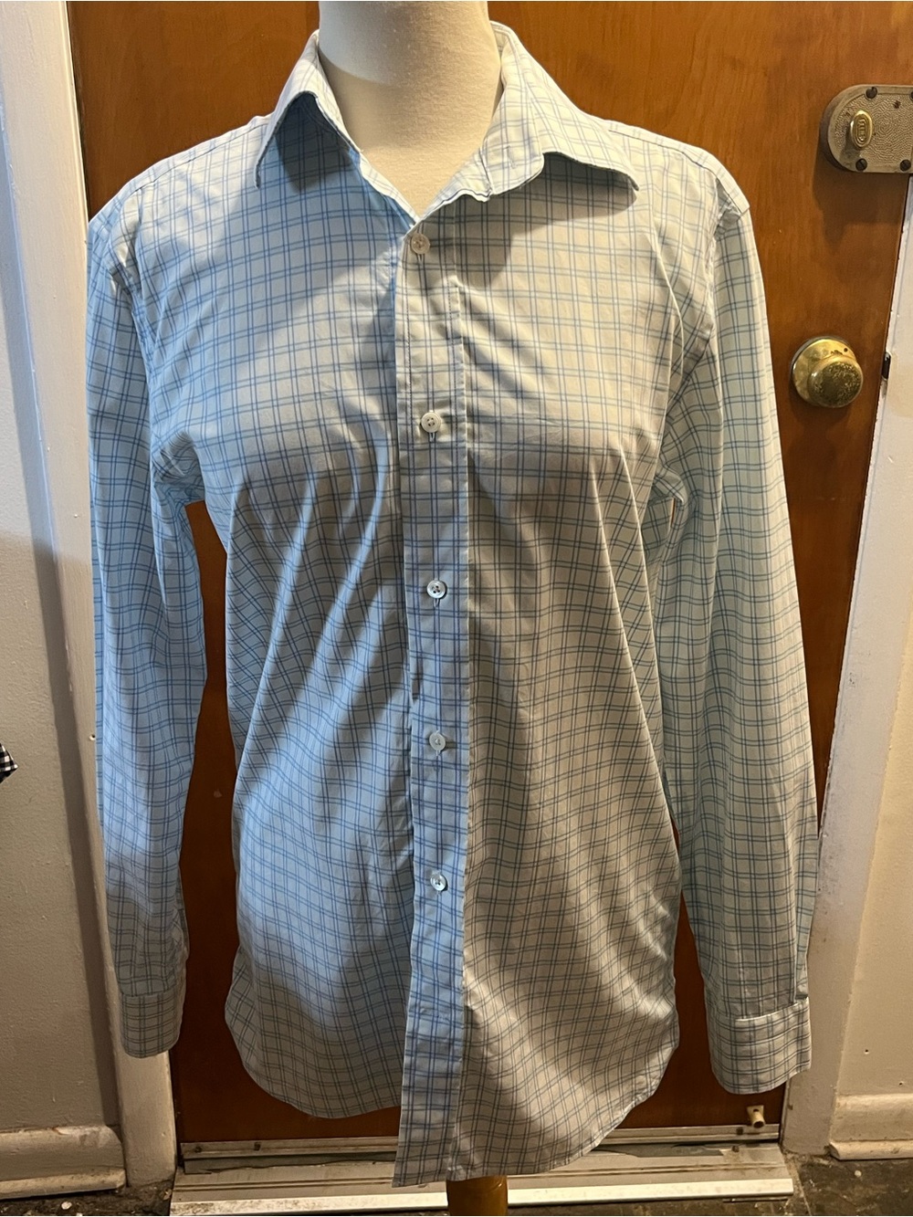 Banana Republic Men's Dress Shirt Standard Fit, Light Blue Check. Size Small